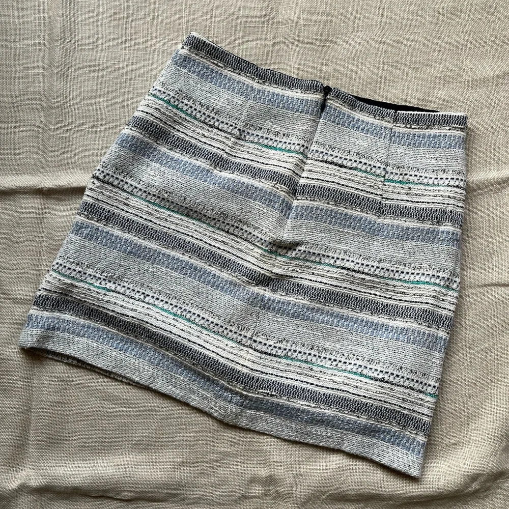 White and blue Tweed Skirt - Picture 2 of 8